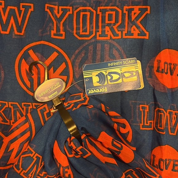 NWT New York Knicks NYK Infinity Scarf - Picture 2 of 5